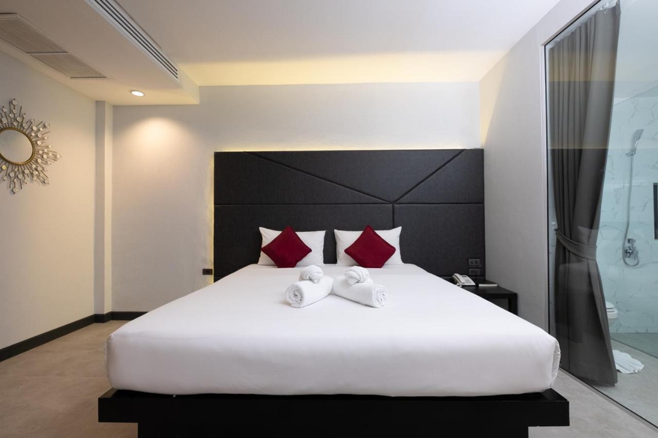 The Royal Palm Beach Front Patong Exterior foto