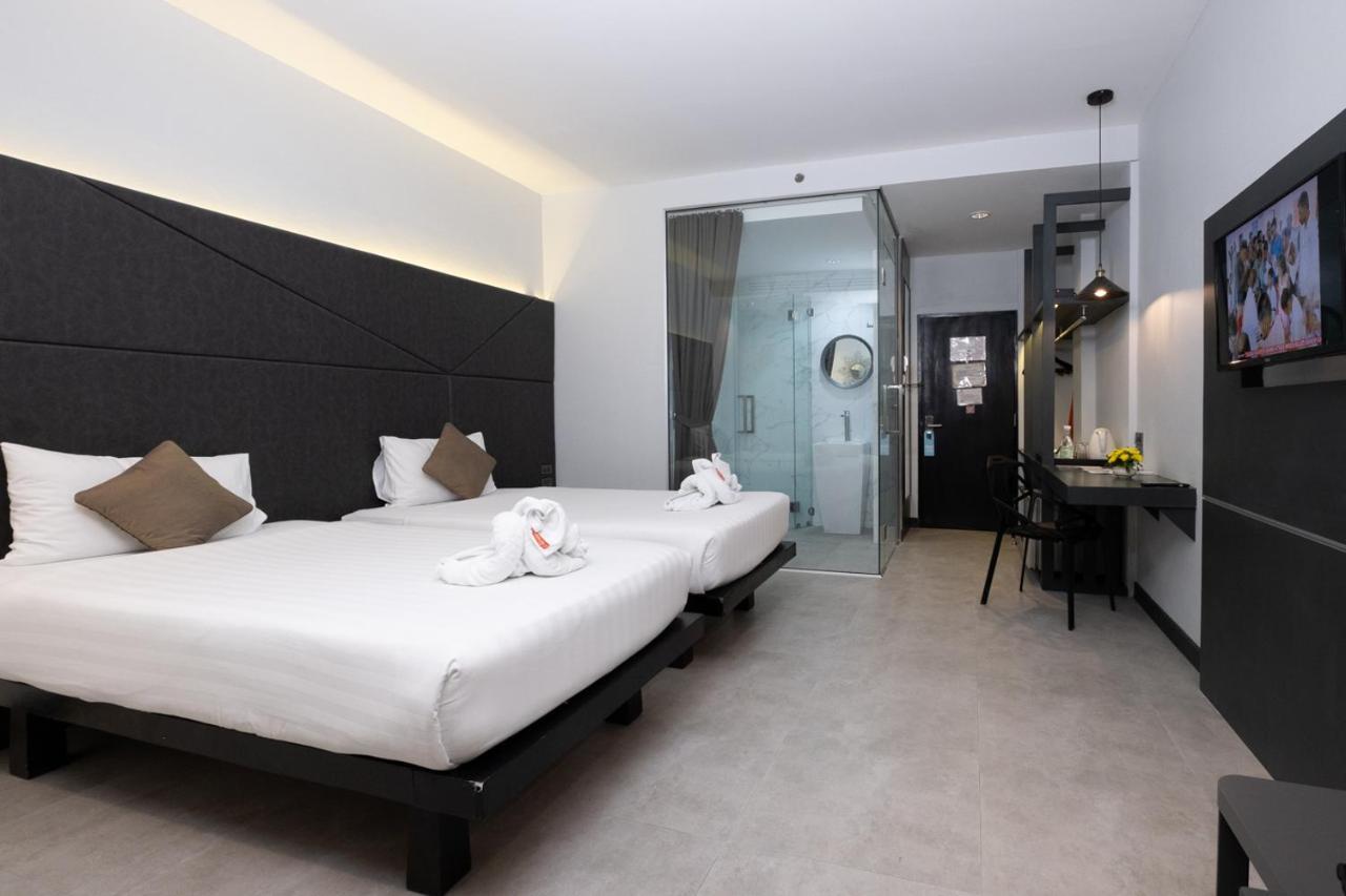 The Royal Palm Beach Front Patong Exterior foto