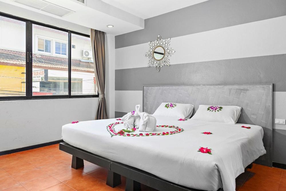 The Royal Palm Beach Front Patong Exterior foto